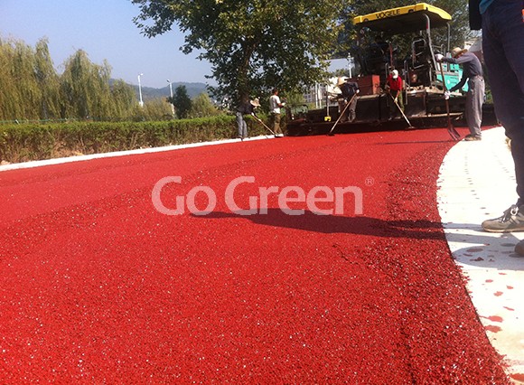 Cold mix color asphalt applied on running track