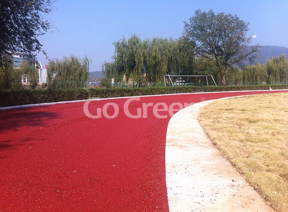 Cold mix color asphalt applied on running track