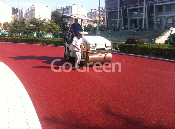 Cold mix color asphalt applied on running track