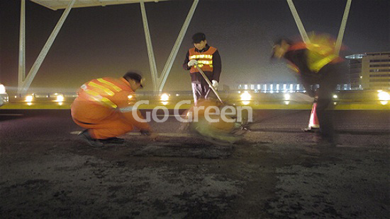 Pudong international airport cold mix asphalt