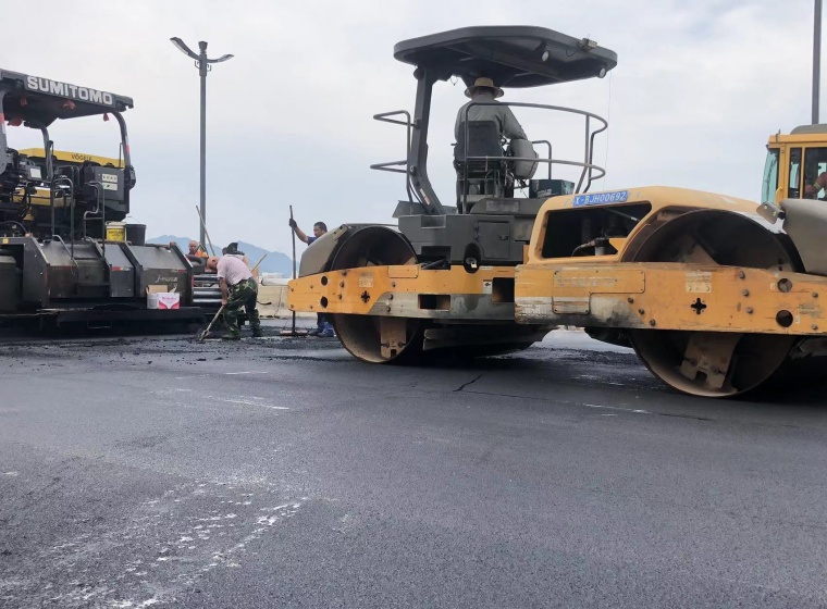 Anti Rutting Asphalt Additive improves the rutting resistance and high-temperature stability of asphalt mixtures, helping extend pavement service life on heavy-traffic roads and highways.